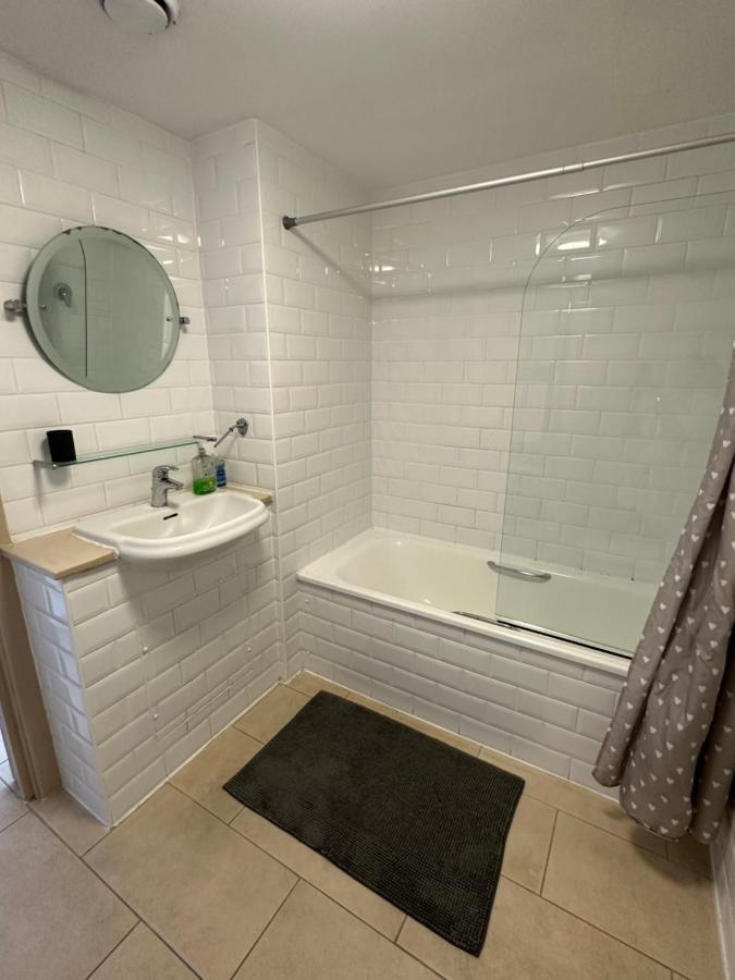 Bright And Airy Islington Apartment ลอนดอน ภายนอก รูปภาพ