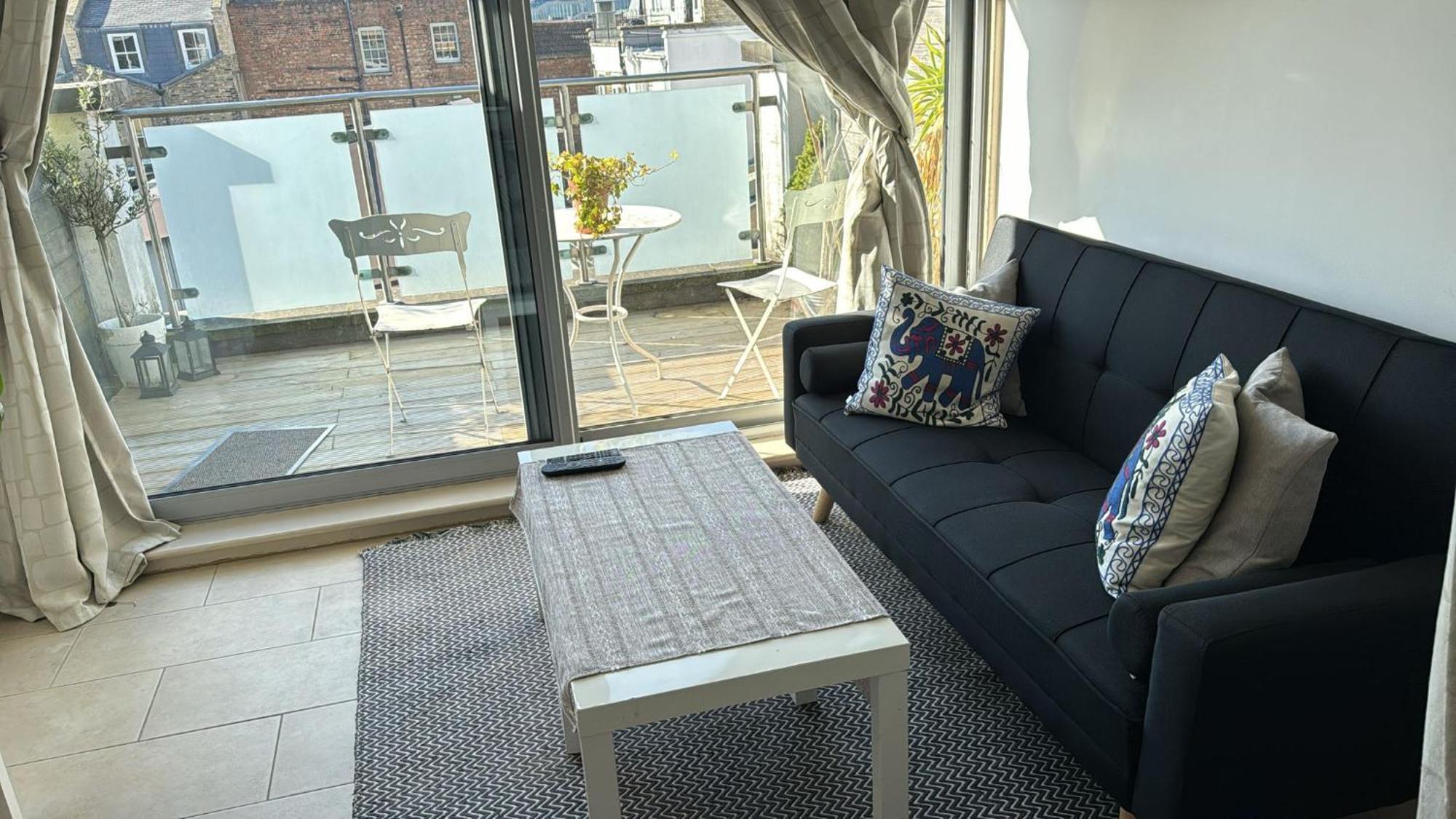 Bright And Airy Islington Apartment ลอนดอน ภายนอก รูปภาพ